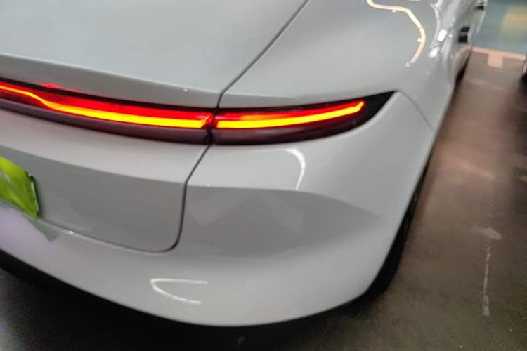 Used Nio ET5 2022 75 kWh Right Rear Taillight