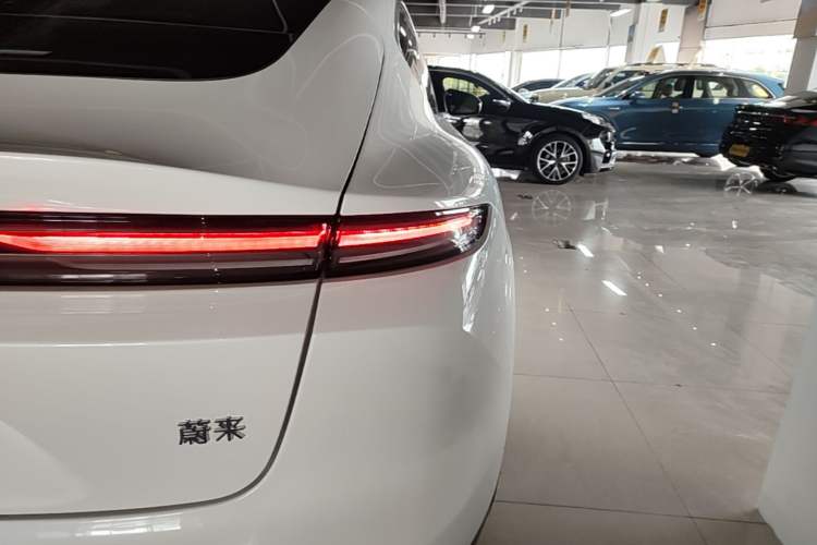 Used Nio ET5 2022 75 kWh Right Rear Taillight