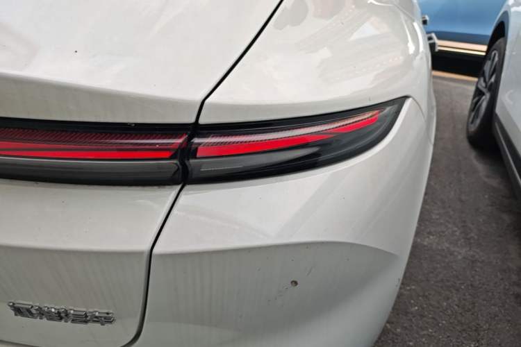 Used Nio ET5 2022 75 kWh Right Rear Taillight