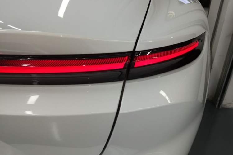 Used Nio ET5 2022 75 kWh Right Rear Taillight