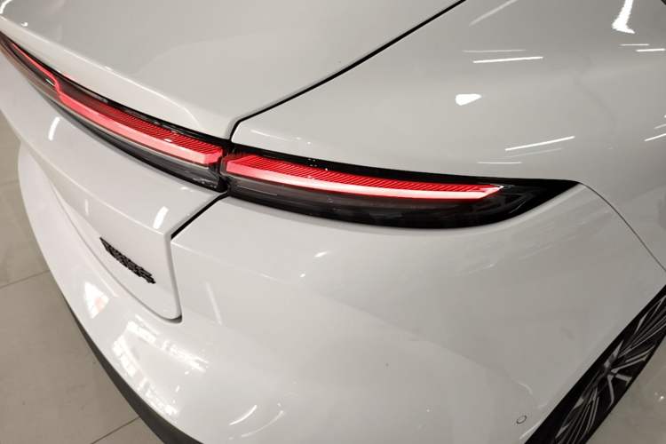 Used Nio ET5 2022 75 kWh Right Rear Taillight