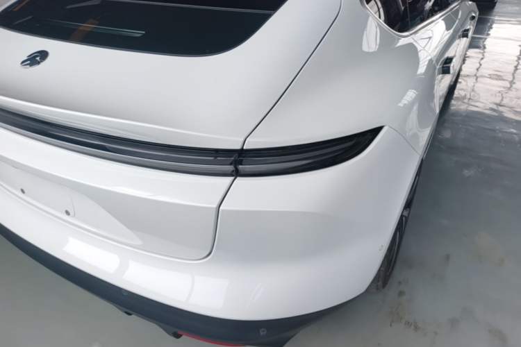 Used Nio ET5 2022 75 kWh Right Rear Taillight
