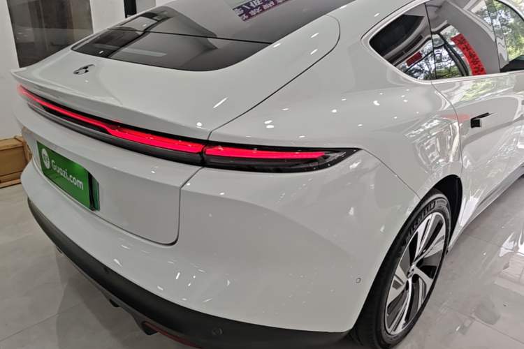 Used Nio ET5 2022 75 kWh Right Rear Taillight