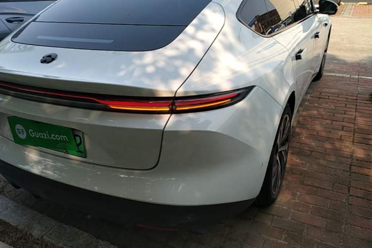 Used Nio ET5 2022 75 kWh Right Rear Taillight