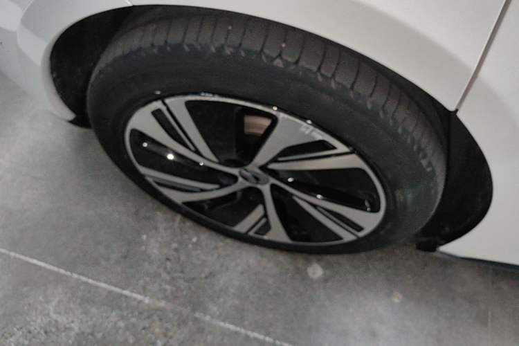 Used Nio ET5 2022 75 kWh Right Rear Wheel Hub