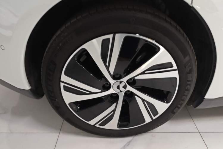 Used Nio ET5 2022 75 kWh Right Rear Wheel Hub
