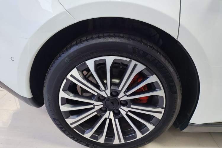 Used Nio ET5 2022 75 kWh Right Rear Wheel Hub