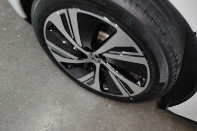 Used Nio ET5 2022 75 kWh Right Rear Wheel Hub