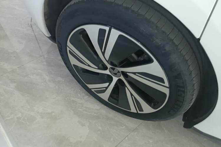 Used Nio ET5 2022 75 kWh Right Rear Wheel Hub