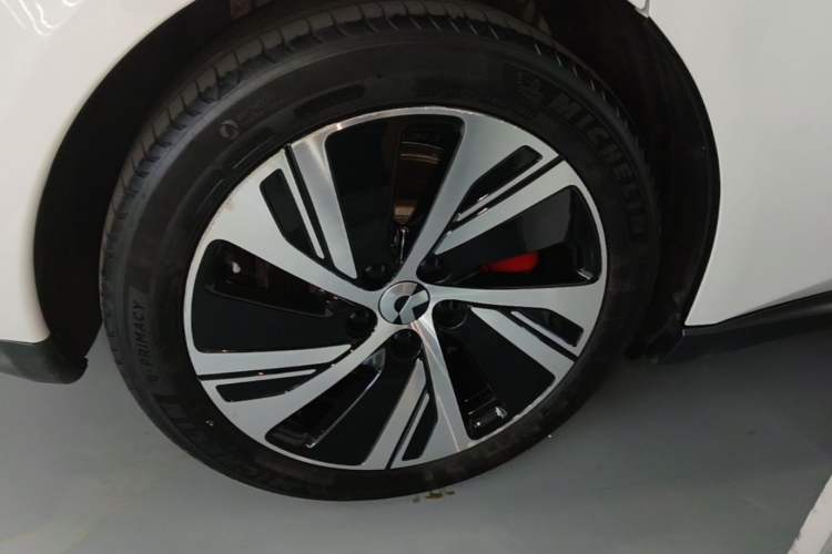 Used Nio ET5 2022 75 kWh Right Rear Wheel Hub