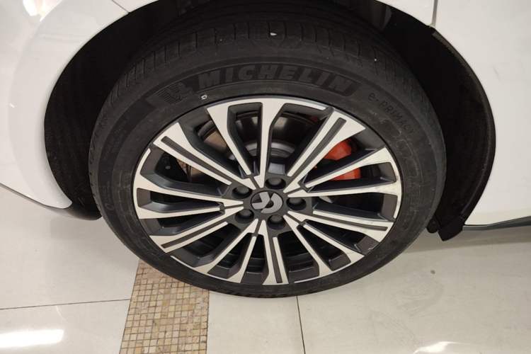 Used Nio ET5 2022 75 kWh Right Rear Wheel Hub
