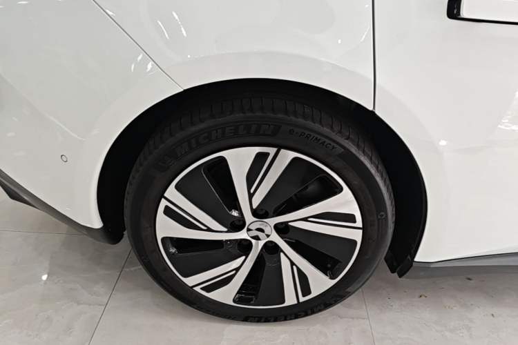 Used Nio ET5 2022 75 kWh Right Rear Wheel Hub