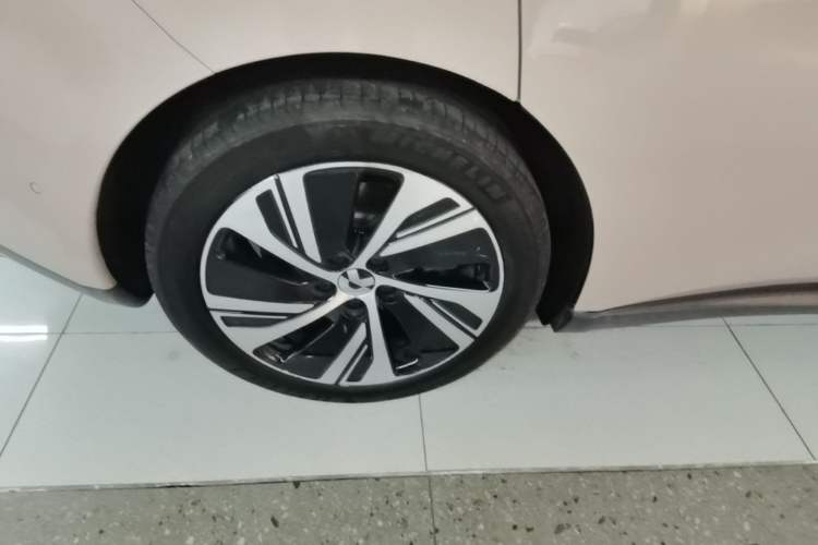 Used Nio ET5 2022 75 kWh Right Rear Wheel Hub