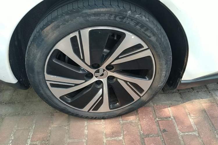 Used Nio ET5 2022 75 kWh Right Rear Wheel Hub