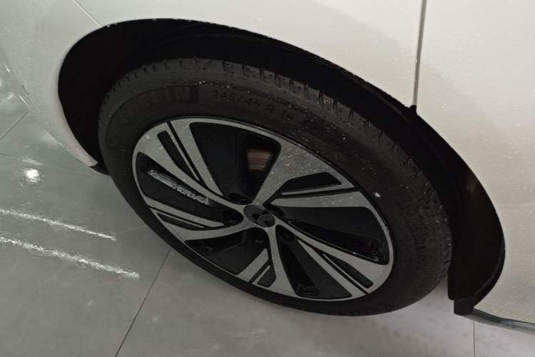Used Nio ET5 2022 75 kWh Right Rear Wheel Hub