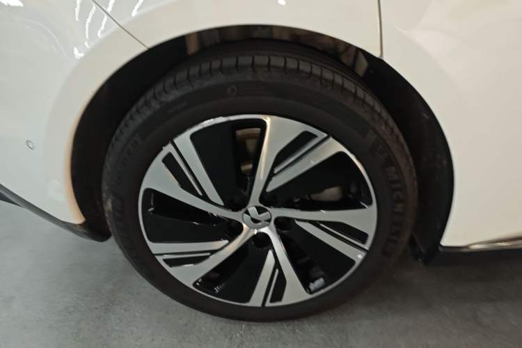 Used Nio ET5 2022 75 kWh Right Rear Wheel Hub