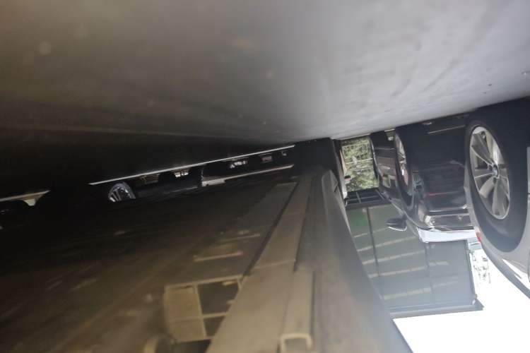 Used Nio ET5 2022 75 kWh Right Side Sill