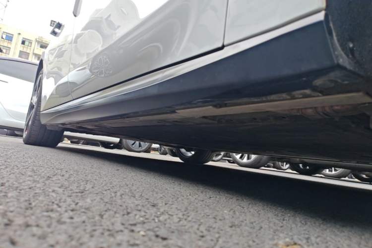 Used Nio ET5 2022 75 kWh Right Side Sill