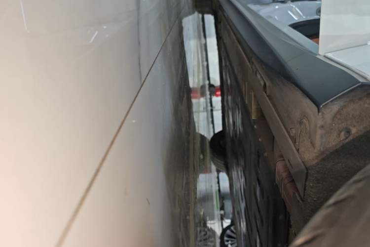 Used Nio ET5 2022 75 kWh Right Side Sill