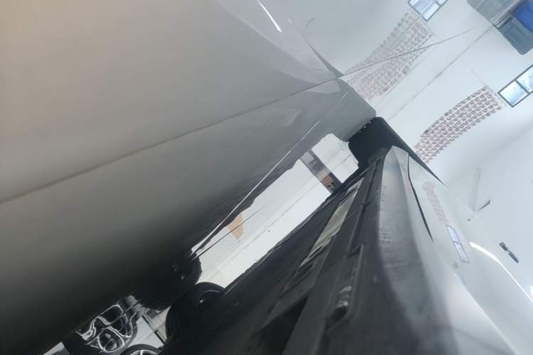 Used Nio ET5 2022 75 kWh Right Side Sill