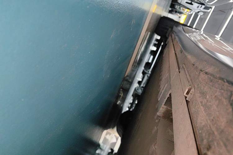 Used Nio ET5 2022 75 kWh Right Side Sill