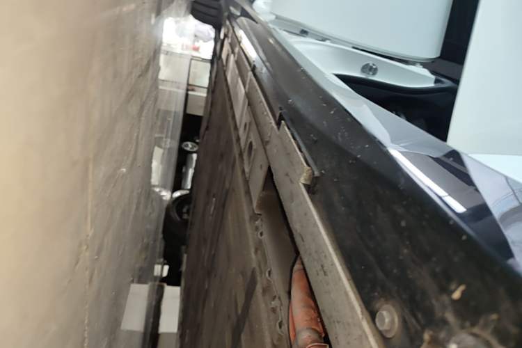 Used Nio ET5 2022 75 kWh Right Side Sill