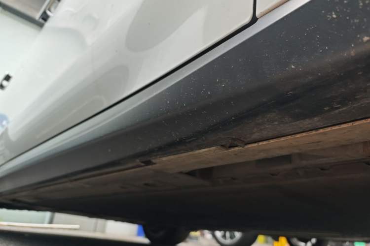 Used Nio ET5 2022 75 kWh Right Side Sill