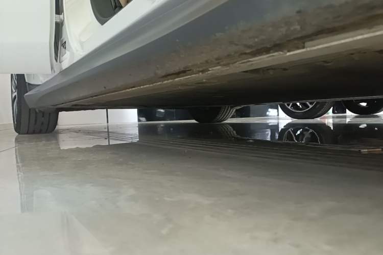 Used Nio ET5 2022 75 kWh Right Side Sill