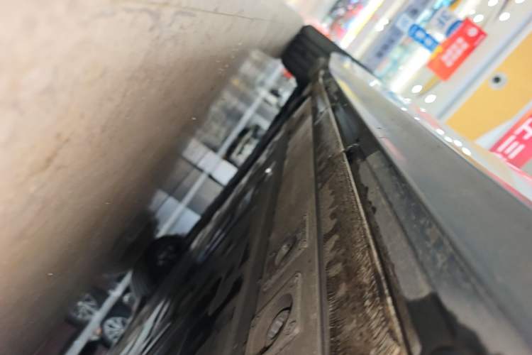 Used Nio ET5 2022 75 kWh Right Side Sill