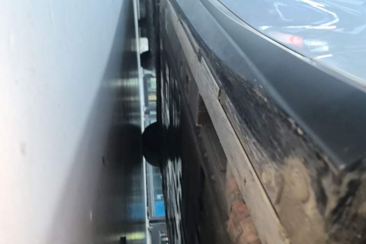 Used Nio ET5 2022 75 kWh Right Side Sill