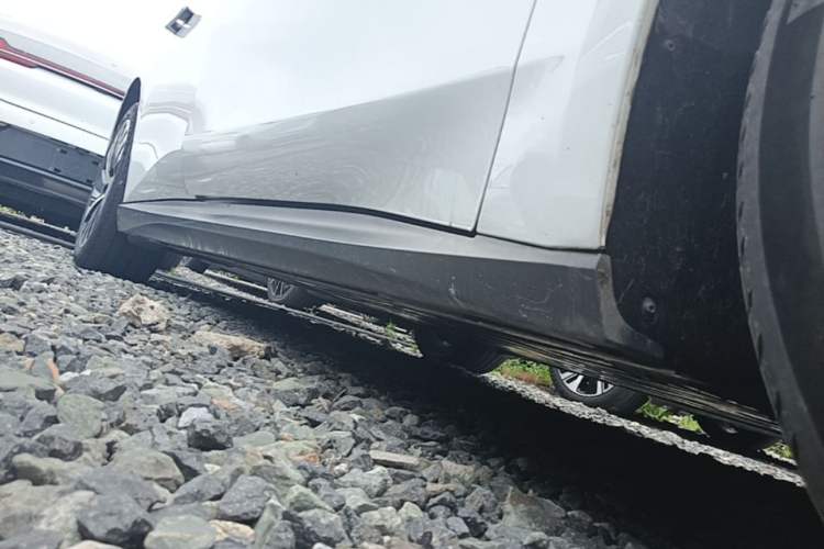 Used Nio ET5 2022 75 kWh Right Side Sill