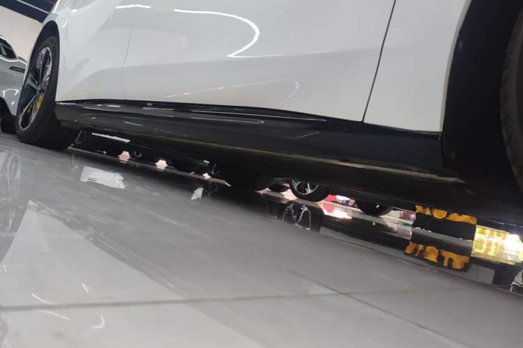 Used Nio ET5 2022 75 kWh Right Side Sill