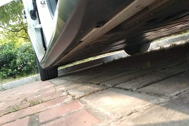 Used Nio ET5 2022 75 kWh Right Side Sill