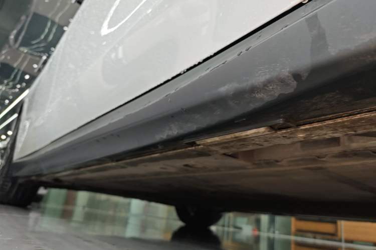 Used Nio ET5 2022 75 kWh Right Side Sill