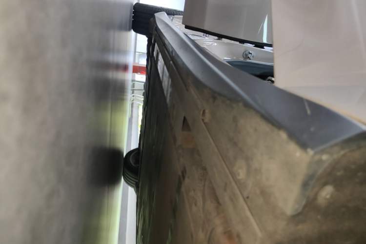 Used Nio ET5 2022 75 kWh Right Side Sill