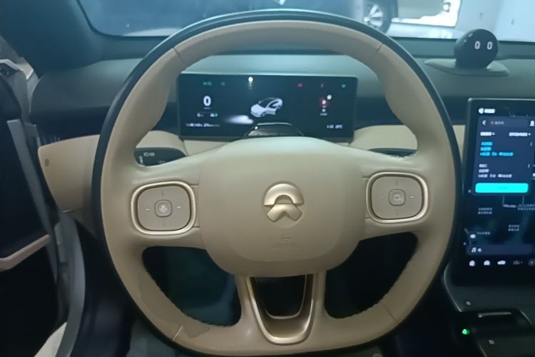 Used Nio ET5 2022 75 kWh Steering Wheel