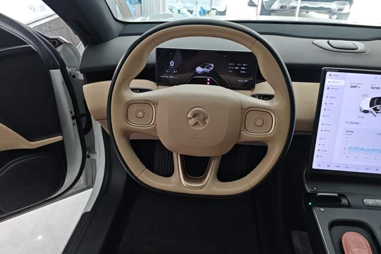 Used Nio ET5 2022 75 kWh Steering Wheel