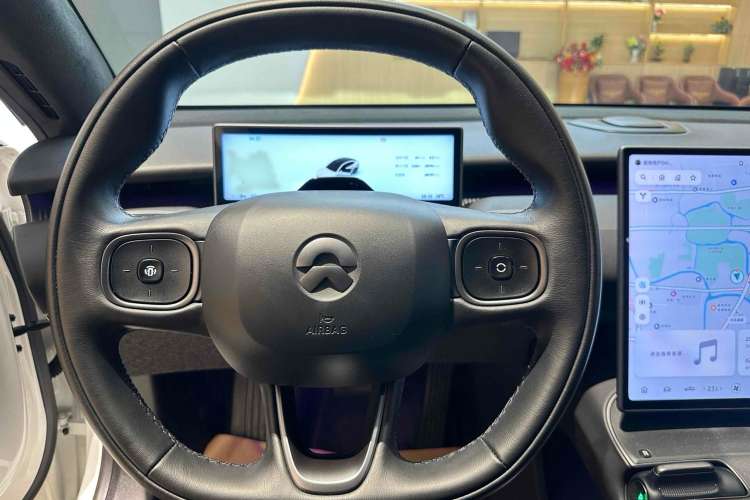 Used Nio ET5 2022 75 kWh Steering Wheel