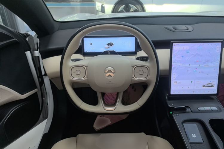 Used Nio ET5 2022 75 kWh Steering Wheel