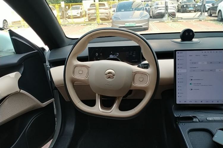 Used Nio ET5 2022 75 kWh Steering Wheel