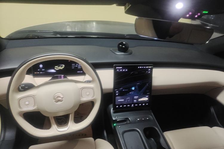 Used Nio ET5 2022 75 kWh Center Console