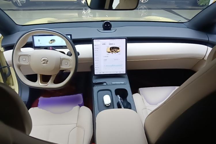 Used Nio ET5 2022 75 kWh Center Console
