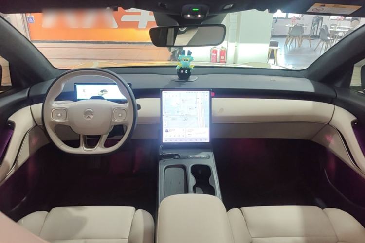 Used Nio ET5 2022 75 kWh Center Console