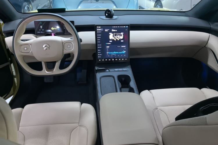 Used Nio ET5 2022 75 kWh Center Console