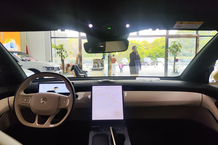 Used Nio ET5 2022 75 kWh Center Console