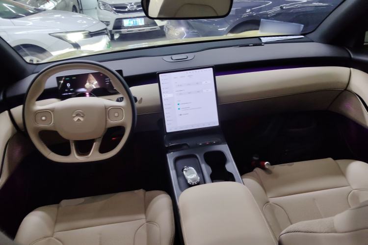 Used Nio ET5 2022 75 kWh Center Console