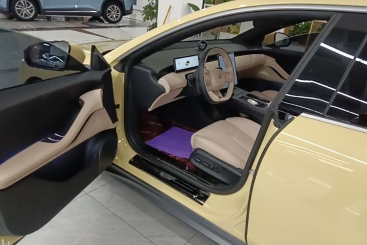 Used Nio ET5 2022 75 kWh Driver Seat