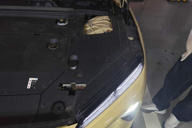 Used Nio ET5 2022 75 kWh Engine Bay Left