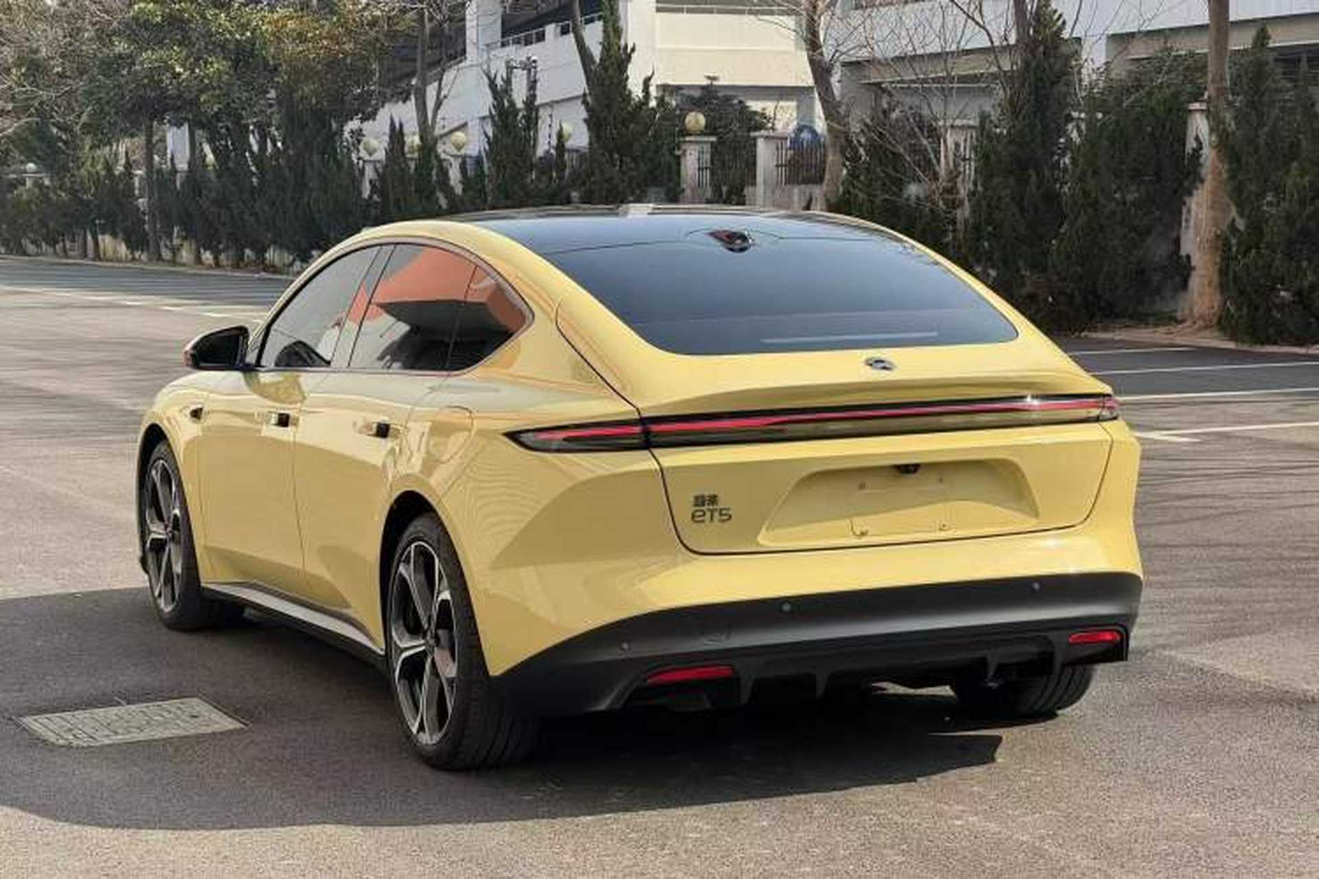 Used Nio ET5 2022 75 kWh Exterior 3