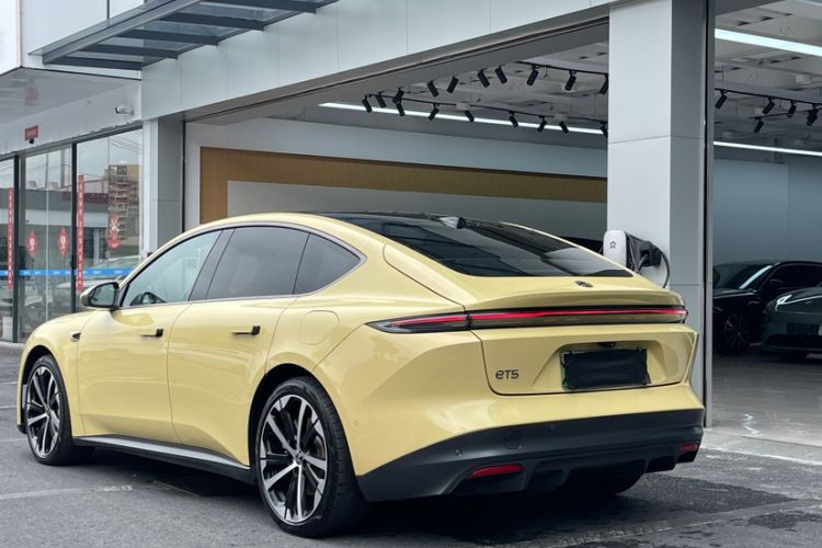 Used Nio ET5 2022 75 kWh Exterior 9